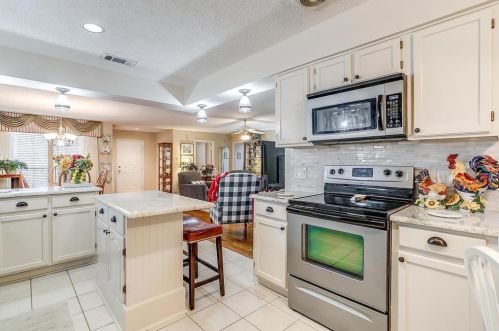 5132 Ledgestone Dr, Fort Worth TX  76132-2019 exterior
