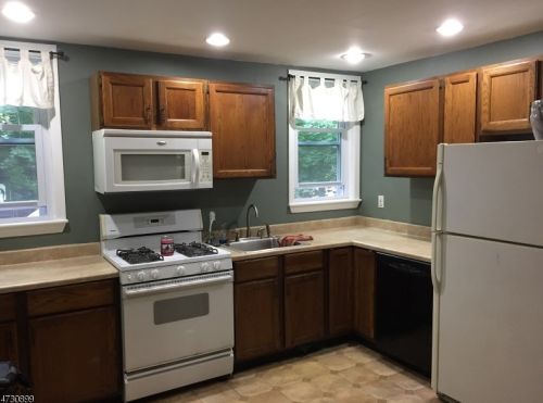 717 Glen Rd, Sparta, NJ 07871-3746