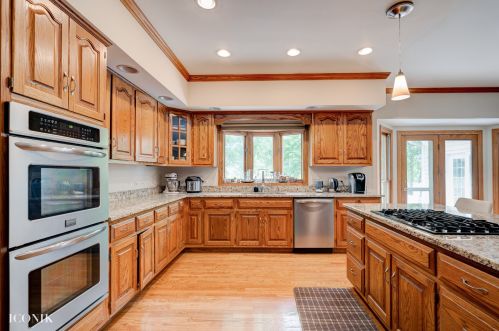 1547 Pine Lake Dr, Naperville IL  60564-9791 exterior