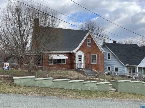 1627 Packard St, Staunton, VA 24401-3833