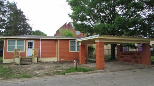400 Park St, Waterman, TX 75935-3533