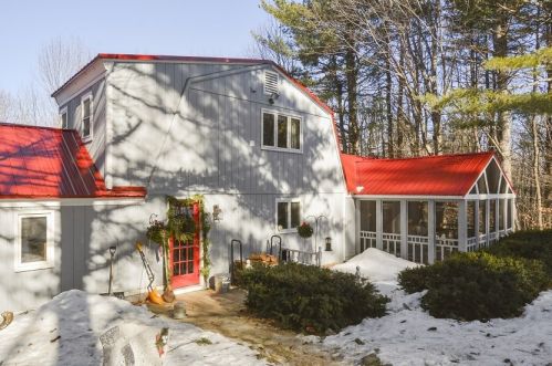 105 Craney Hill Rd, Henniker, NH 03242-4349