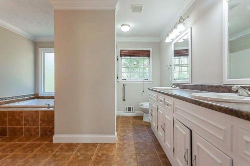 2528 Country Club Dr, Conyers GA  30013-4959 exterior