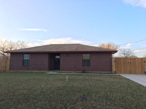 913 Nora St, Pearsall, TX 78061-2600
