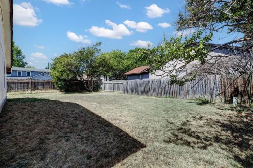 8408 Cayuga Dr, Austin TX 78749-3972 exterior