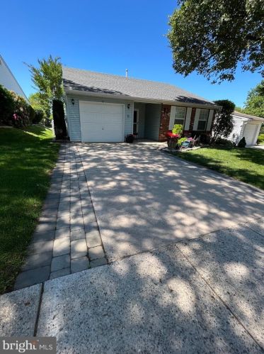 9 Deep Hollow Ln, Columbus, NJ 08022-1019
