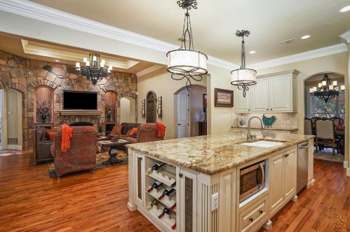 7200 Brady Oaks Dr, Fort Worth TX  76135-9055 exterior