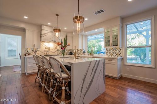 178 Golden Glen Dr, Simi Valley, CA 93065-7036
