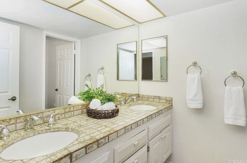 6 Descanso, Irvine CA  92620-1843 exterior