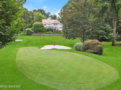 27 Locust Rd, Greenwich CT  06831-2521 exterior