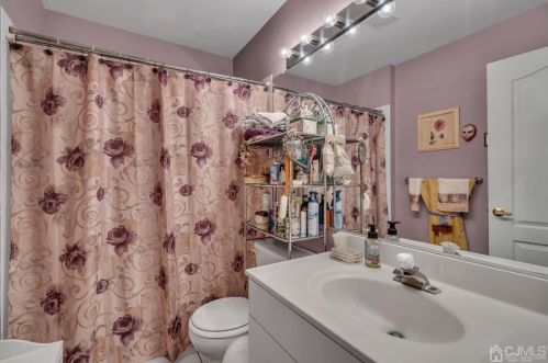 40 Lavender Dr, Princeton NJ  08540-9448 exterior