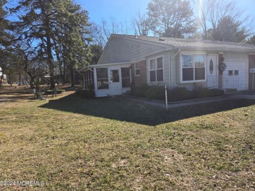 155 Hudson Pkwy, Lakehurst, NJ 08759-6311