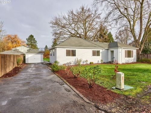 811 Sierra Vista Dr, Newberg, OR 97132-1170