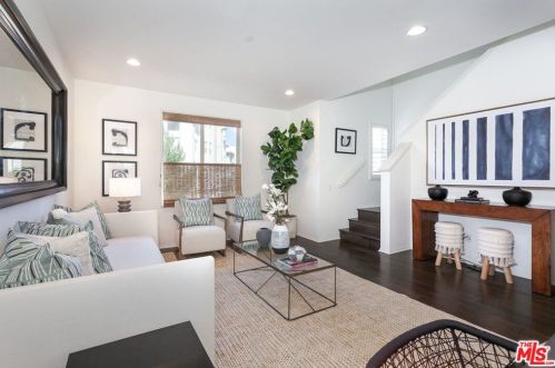13123 Park Pl, Hawthorne, CA 90250-0974