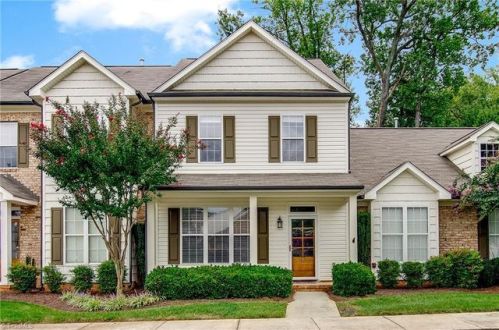 4 Rhododendron Dr, Greensboro, NC 27455-2764