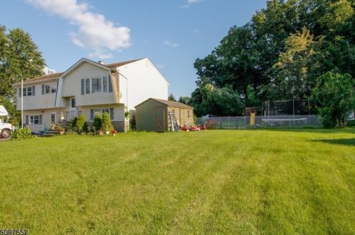 9 Vaccaro Rd, Roxbury Township, NJ 07836-9702