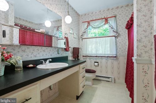 1883 Manchester Ln, Lancaster PA  17601-6210 exterior