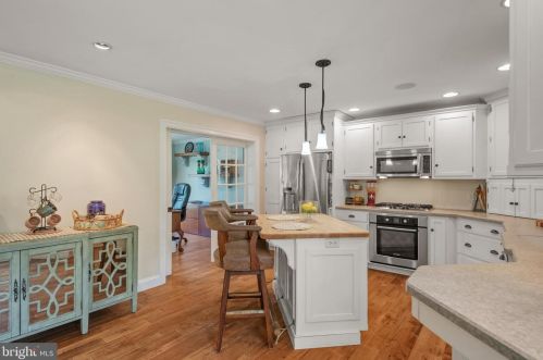 1827 Krystle Dr, Lancaster PA  17602-4149 exterior