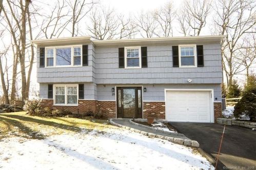 26 Possum Cir, Norwalk, CT 06854-3809
