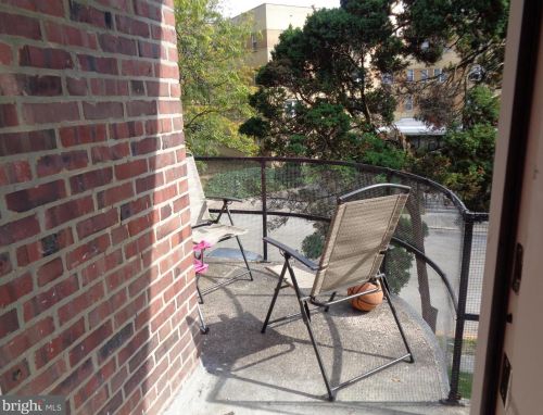 6306 10th St, Philadelphia PA 19133-1511 exterior