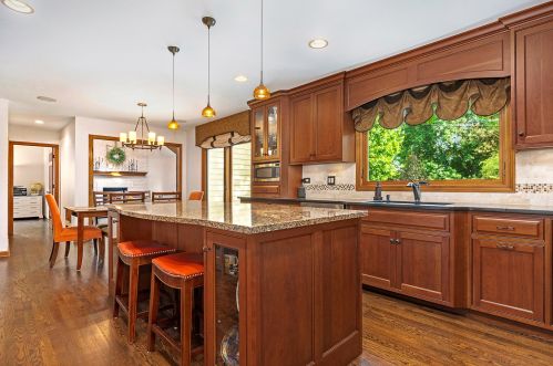 1412 Shaw Ave, Naperville, IL 60564-5180