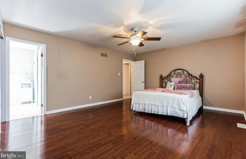 142 Hawthorne Ave, Tavistock NJ 08033-1401 exterior