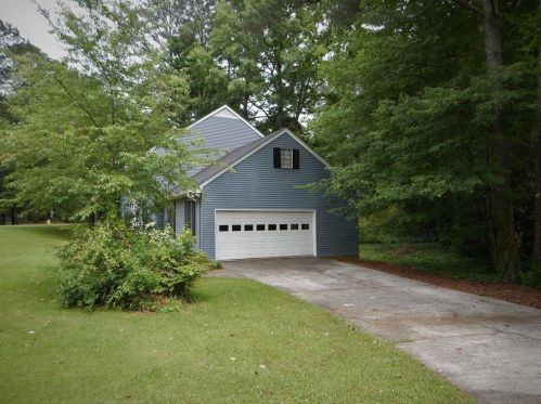 3332 Mill Stream Ln, Marietta, GA 30060-6216