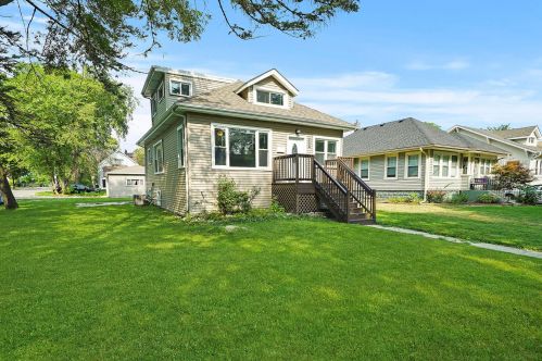 386 Sunnyside Ave, Elmhurst, IL 60126-3725