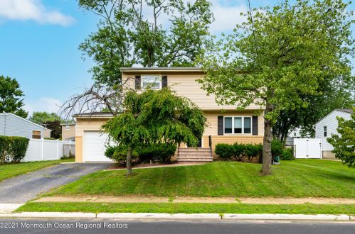 34 Dartmouth Dr, Hazlet, NJ 07730-2338