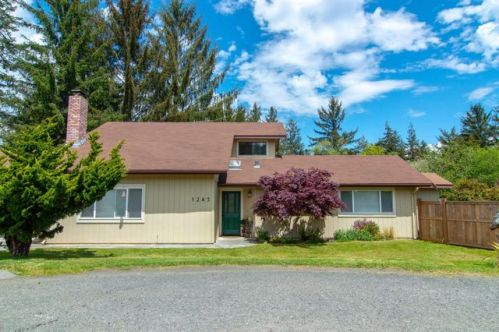 1245 Adamson Ct, Mckinleyville, CA 95519-9203