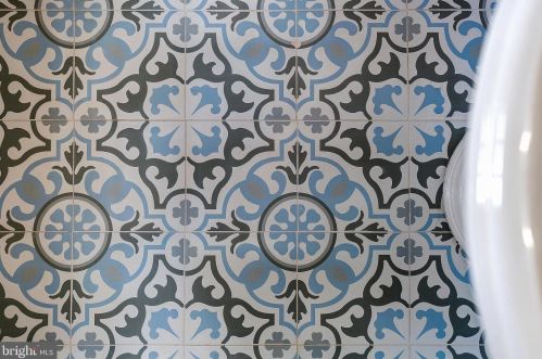 1524 Red Oak Dr, Silver Spring MD 20910-1549 exterior