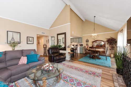 1976 Suntree Ln, Simi Valley, CA 93063-4163