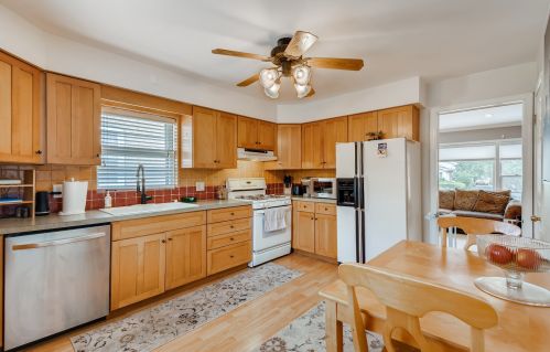 243 Maple Ave, Villa Park, IL 60181-2222