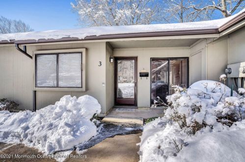 3 Manchester Ct, Tinton Falls NJ 07701-5492 exterior