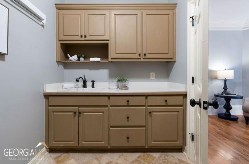 555 Glenmanor Ct, Atlanta GA  30328-4270 exterior