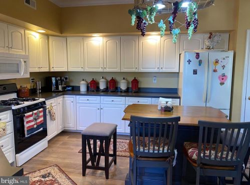 384 Turnberry Dr, Charles Town WV  25414-3930 exterior