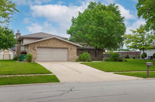202 Brookshore Dr, Joliet, IL 60404-0500