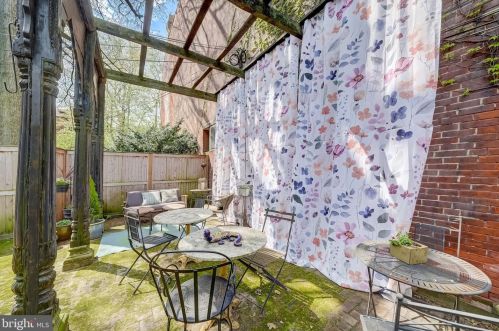 430 42 St, Philadelphia PA 19104-0044 exterior