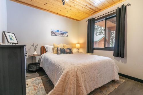 12555 Hillside Dr, Truckee CA  96161-6330 exterior