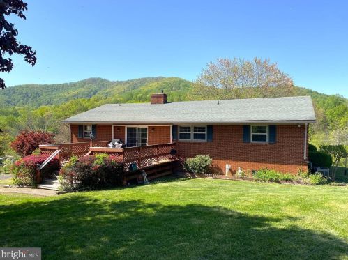 838 Woodward Rd, Sperryville, VA 22740-2116