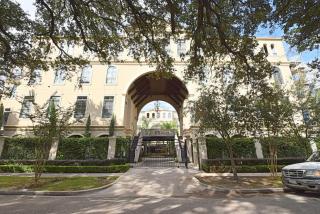 630 Harold St, Houston TX  77006-4426 exterior