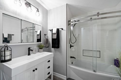 16975 Obsidian Dr, Riverside CA  92508-9407 exterior