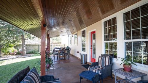 1136 Beechwood Dr, Uhland TX 78640-5718 exterior