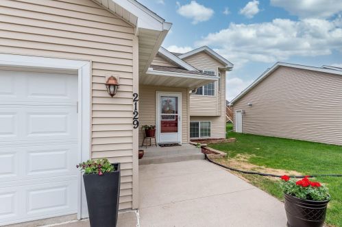 2129 Augusta Dr, Mankato, MN 56001-7725