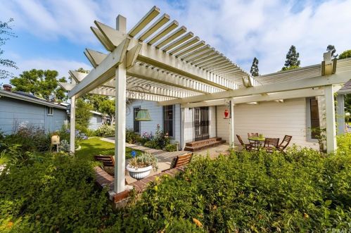 2517 View Lk, Santa Ana, CA 92705-6986
