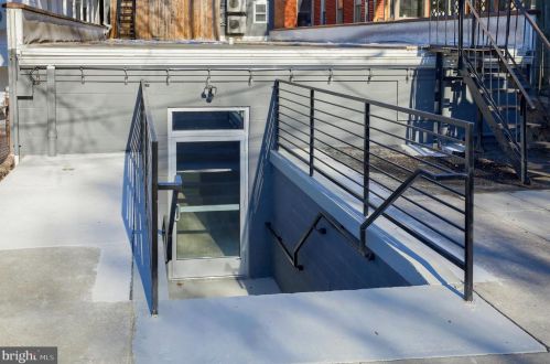 28 Vine St, Lancaster PA  17603-3943 exterior