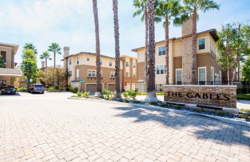 10441 Arcade Ln, Whittier, CA 90603-2938