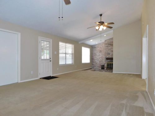 213 Hartford Dr, Conroe TX  77303-1804 exterior