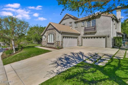 17 Twisted Oak Dr, Simi Valley, CA 93065-7372