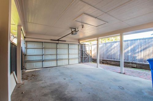 1123 Holly Dr, Carrollton TX 75010-1073 exterior